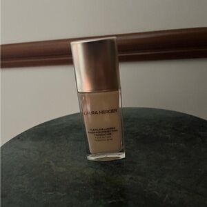 Laura Mercier Flawless Radiance Perfecting Foundation in “1W1 Ivory”